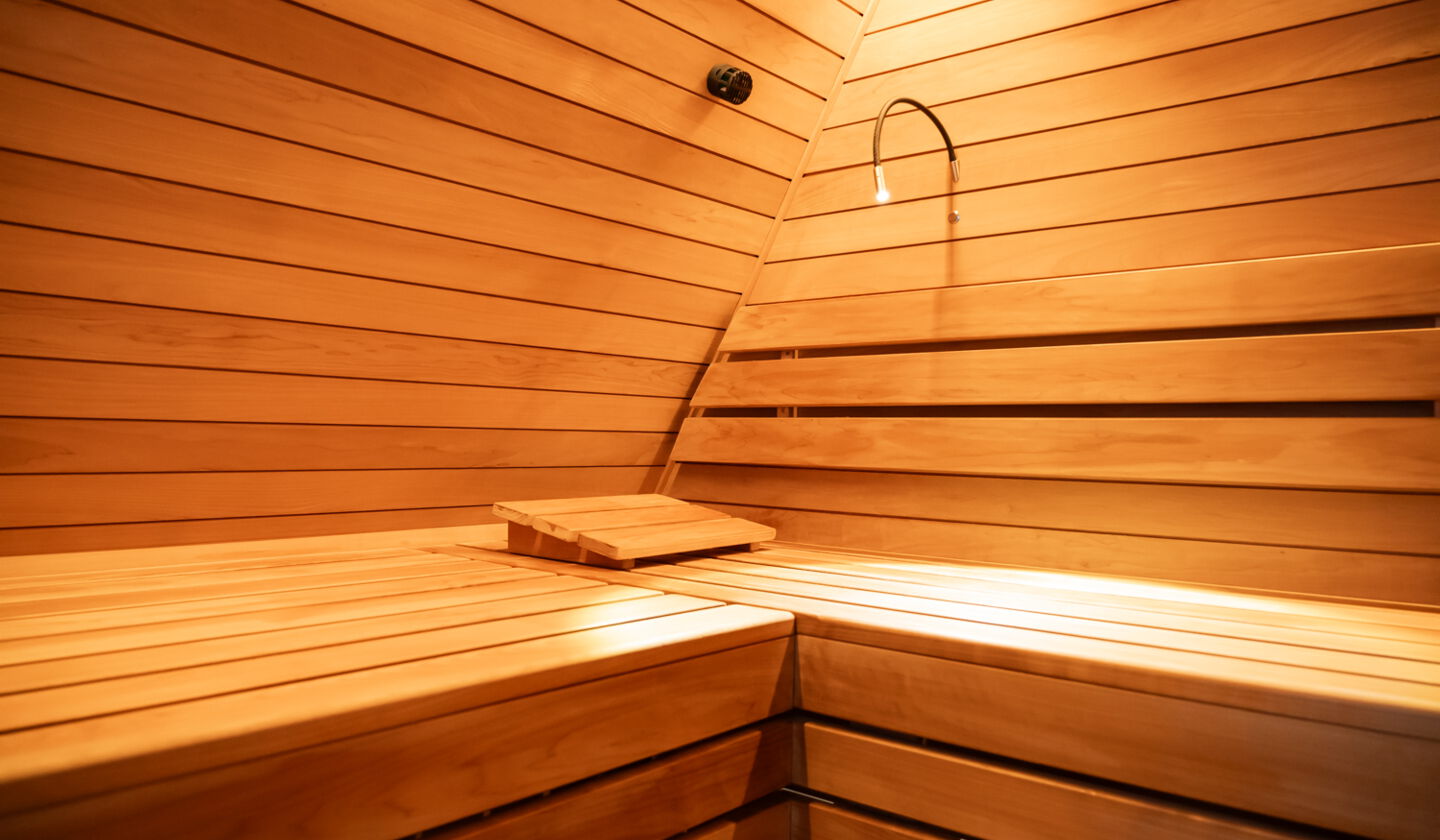Maßsauna mit Dachschräge in Eigentumswohnung in Dresden