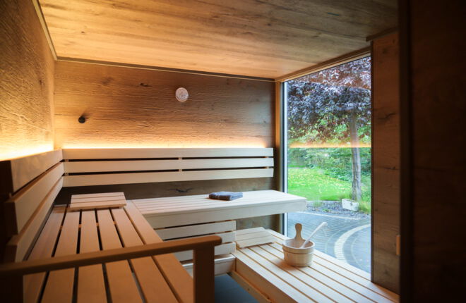 Individuelle Sauna nach Maß mit Panoramafenster in Einfamilienhaus in Possendorf